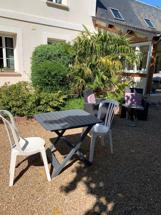 Bed and Breakfast Le Petit Manoir Farceaux Exterior foto